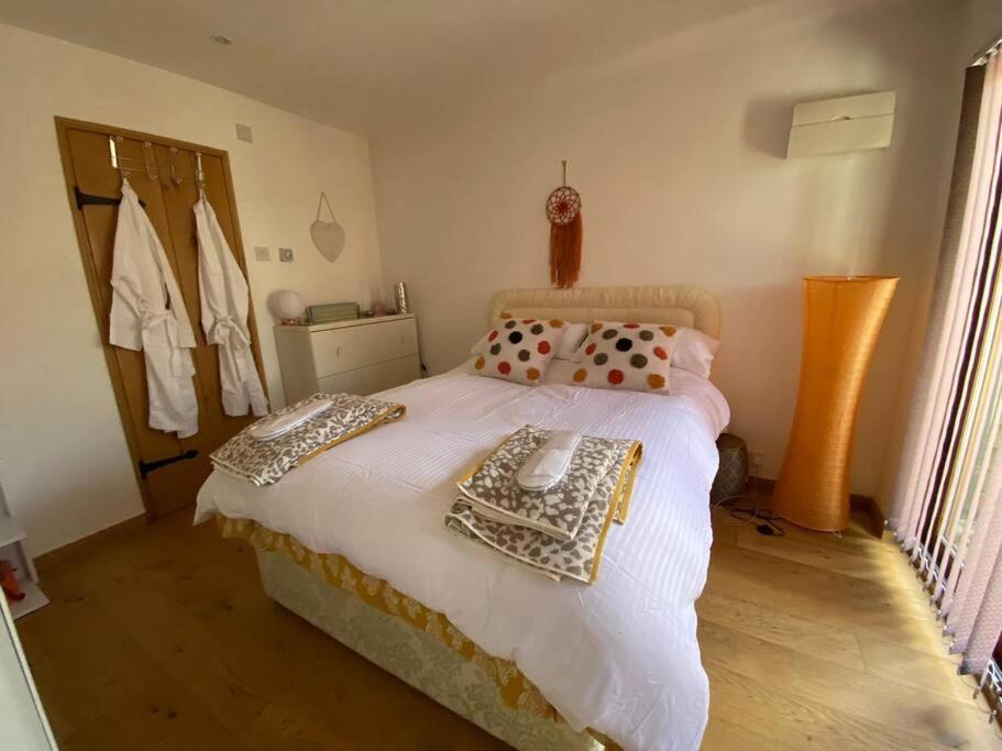 Appartement The Retreat, A Relaxing Getaway For Couples à Hambrook Extérieur photo